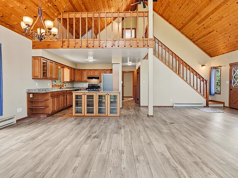 10228 Christopher Dr — Photo 5