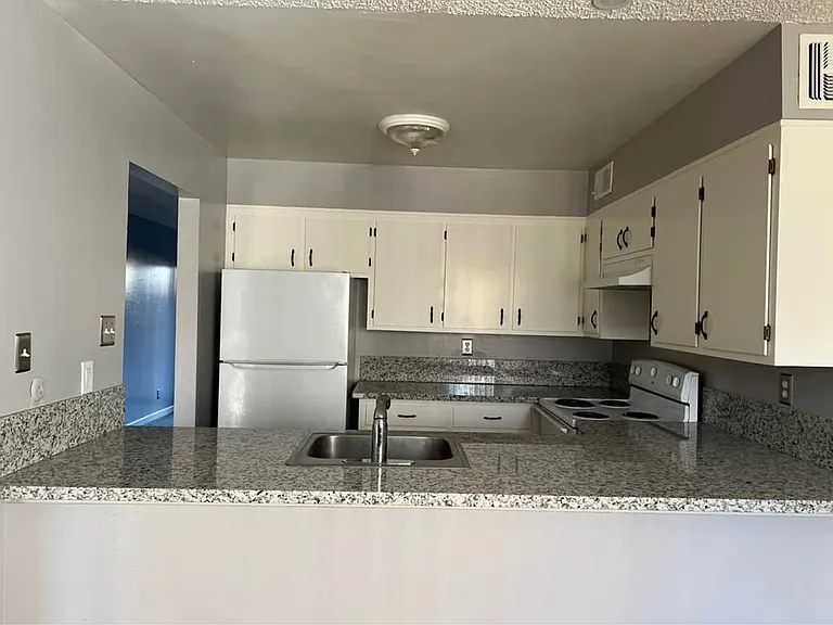 1701 Scenic Dr — Photo 2