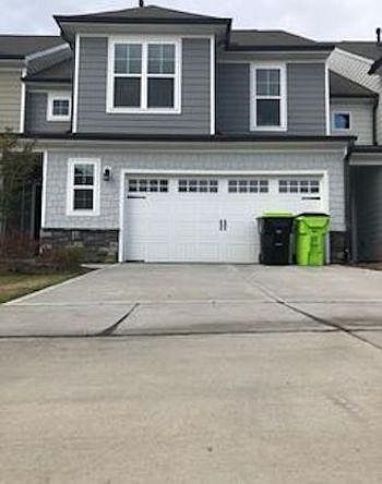 1st image of 146 Eagleson St
