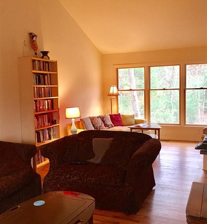 2nd image of 22 Oak Hill Ln