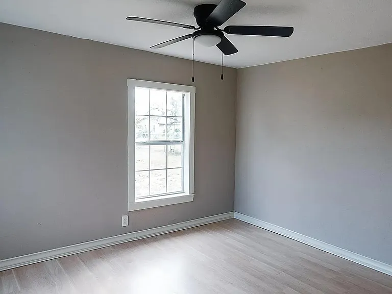1129 E Doddridge Ave — Photo 9
