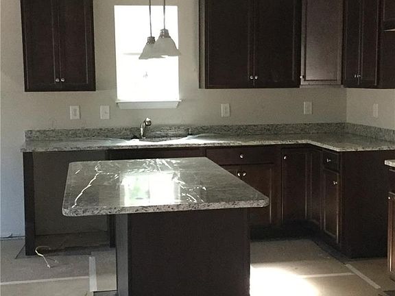 5th image of 202 Ashwood Ln