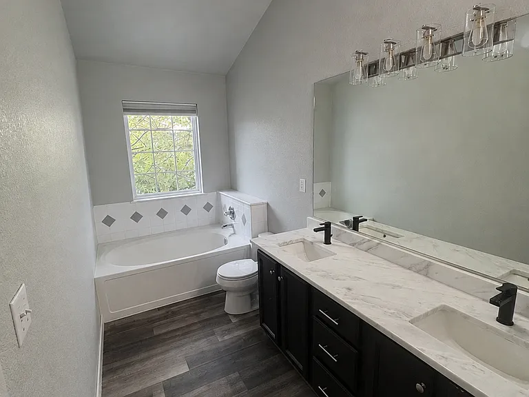 266 Rockview Dr — Photo 8