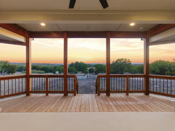 1909 Bear Springs, Pipe Creek, TX 78063