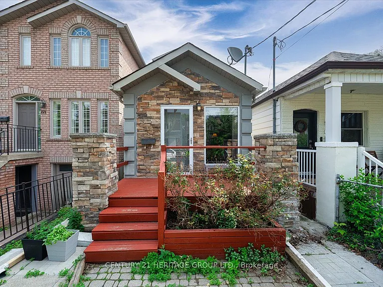 169 King Edward Ave — Photo 1