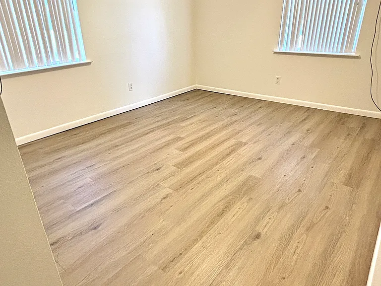 401 Crystal Ln — Photo 5