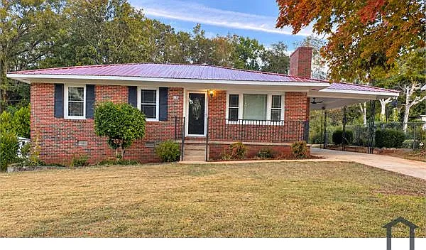 3 bed, 1300 sqft, $1,300 — Photo 2