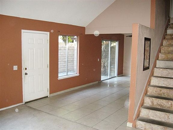 4th image of 3157 Batavia Dr
