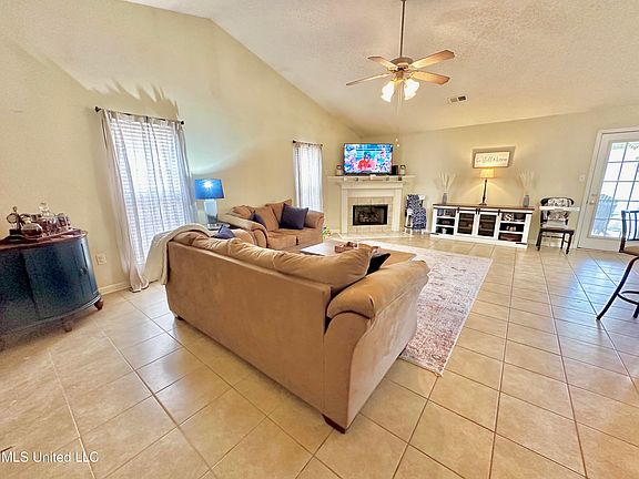 3rd image of 8202 Martin Dr