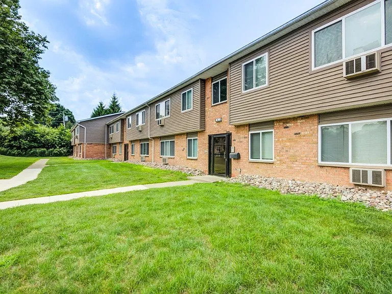 Lake Vista Apartment Homes — Photo 26