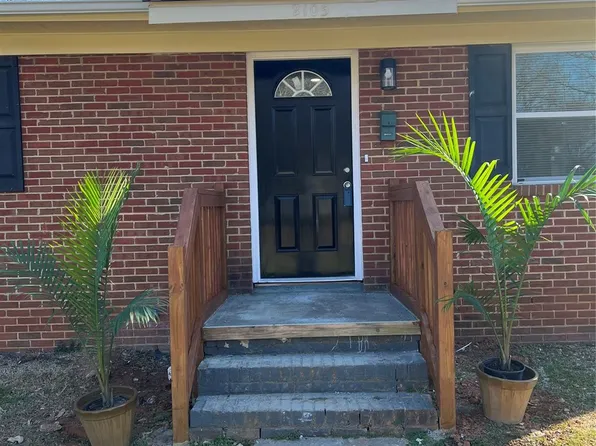 2105 Longleaf Dr, Charlotte, NC 28210