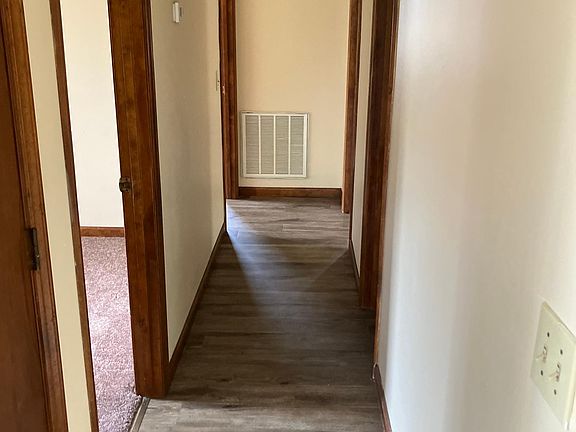 4th image of 2266 Pineknoll Ter