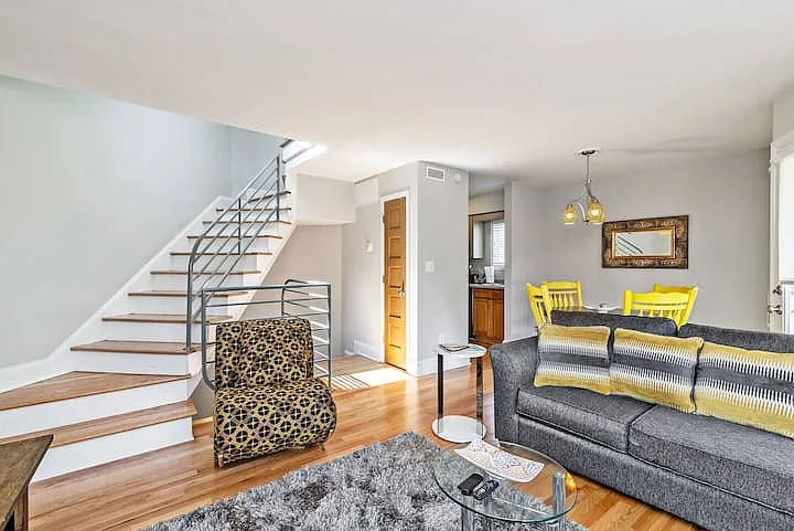 2 bed, 947 sqft, $3,100 — Photo 2