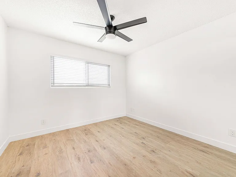 5330 Corteen Pl — Photo 19