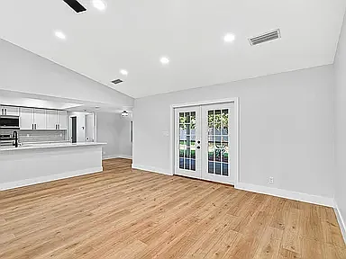 4 bed, 2028 sqft, $2,700 — Photo 2