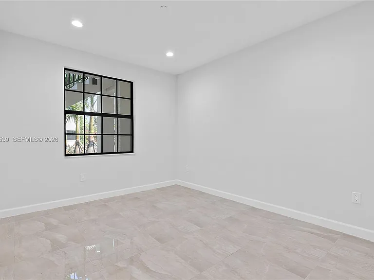 5745 SW 44th Ct #202 — Photo 19