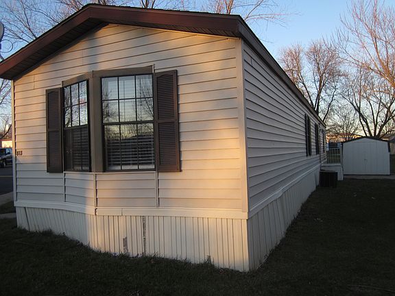 2nd image of 813 Belle Aire St