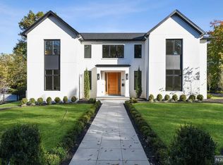 40 Laurie Dr, Englewood Cliffs, NJ 07632