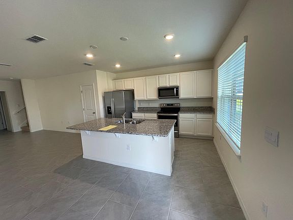 4th image of 13170 Bounty Ave