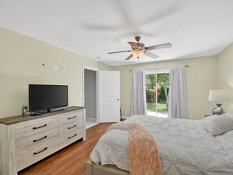 1080 Salmon Isle — Photo 34