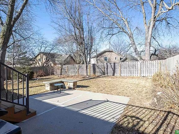 3rd image of 2526 S 152nd Cir