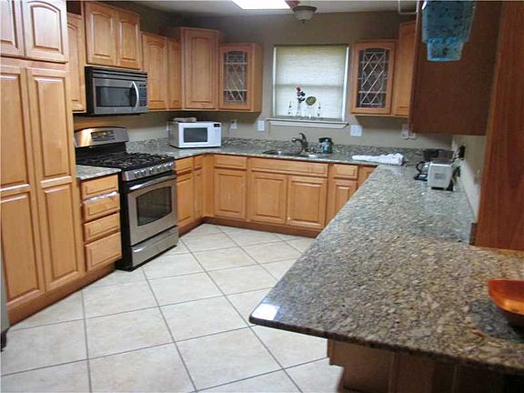 4th image of 3900 Lake Villa Dr