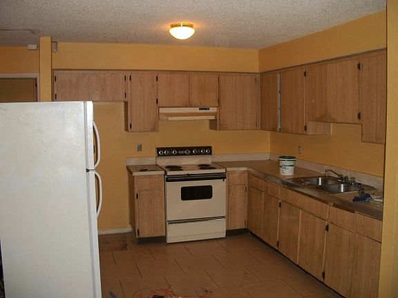 5th image of 2615 E 28th Ave