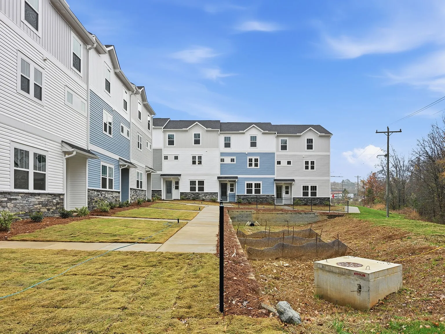 Bellhaven Townhomes — Photo 2