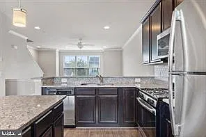 3 bed, 4.0 bath, 1849 sqft, $2,295 — Photo 4