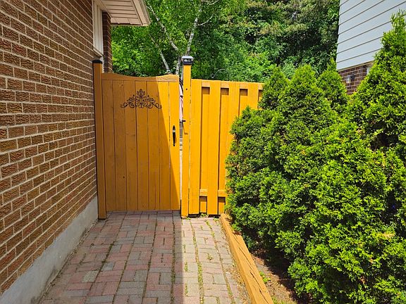 2nd image of 32 Blue Spruce Ln