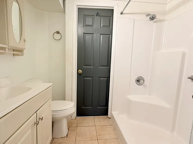 208 N Moss St — Photo 5
