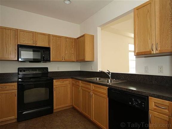 4th image of 3558 Four Oaks Blvd