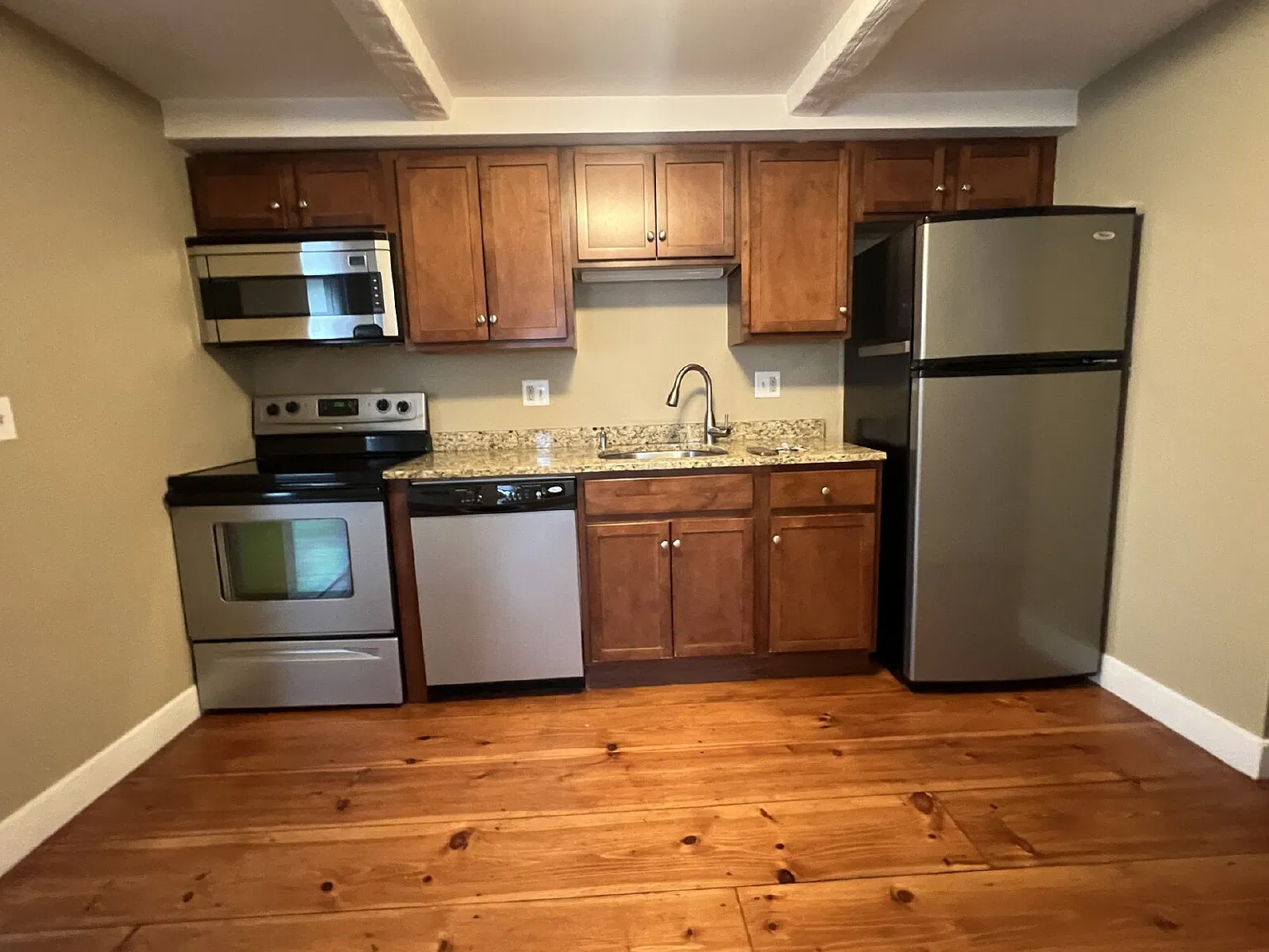 1 bed, 1.0 bath, $2,400 — Photo 2