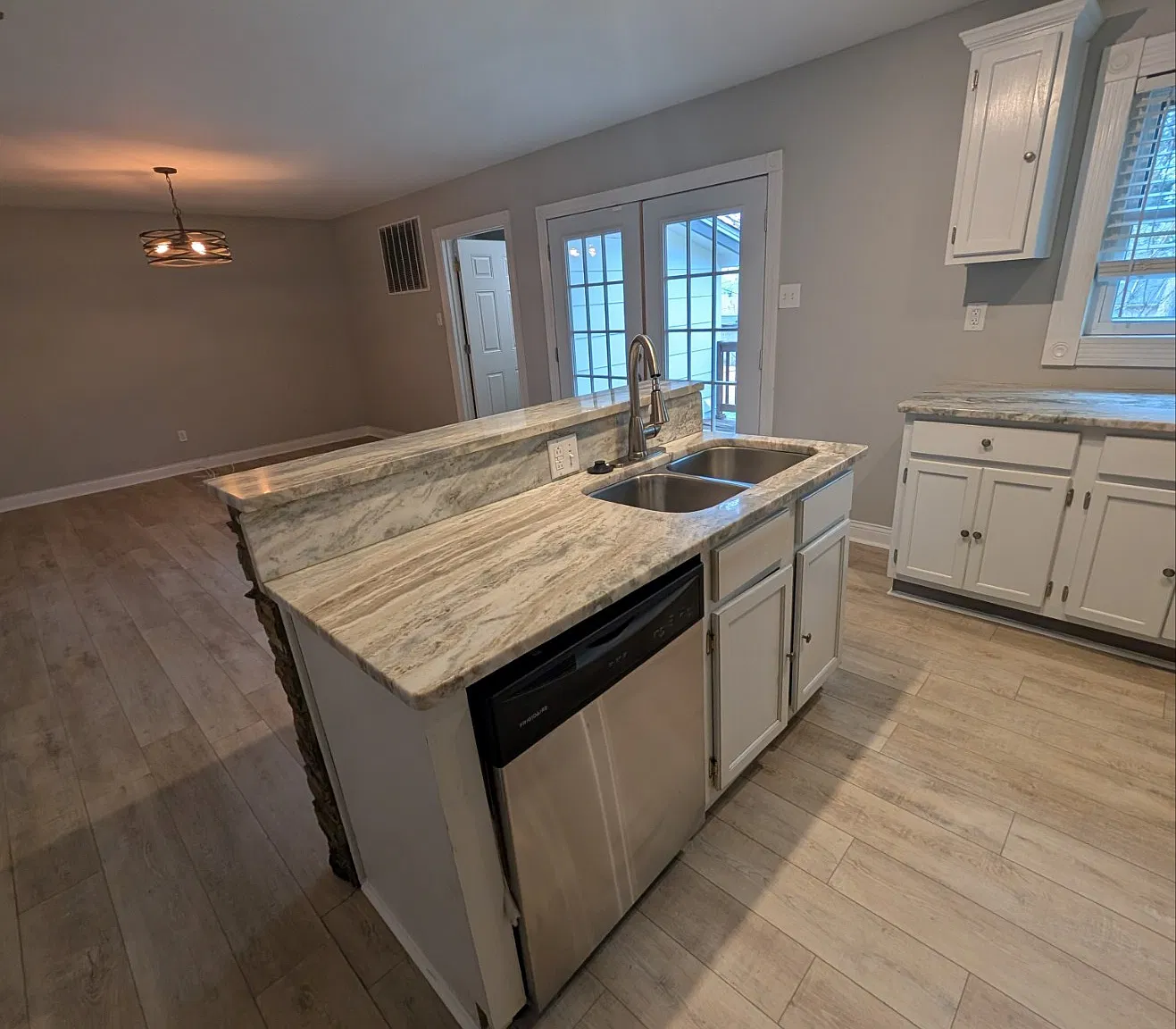 3 bed, 1190 sqft, $1,445 — Photo 3