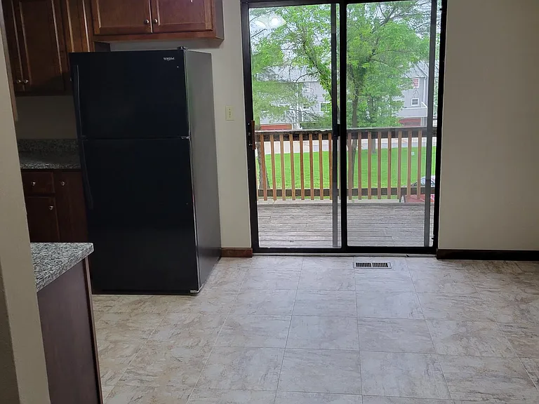 32 Manor Dr #32 — Photo 5