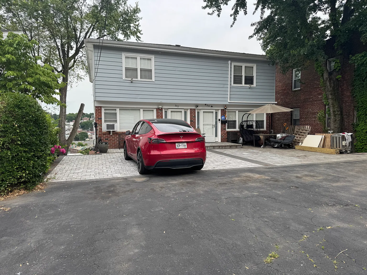 312 Edwards Pl Floor 1 photo 1