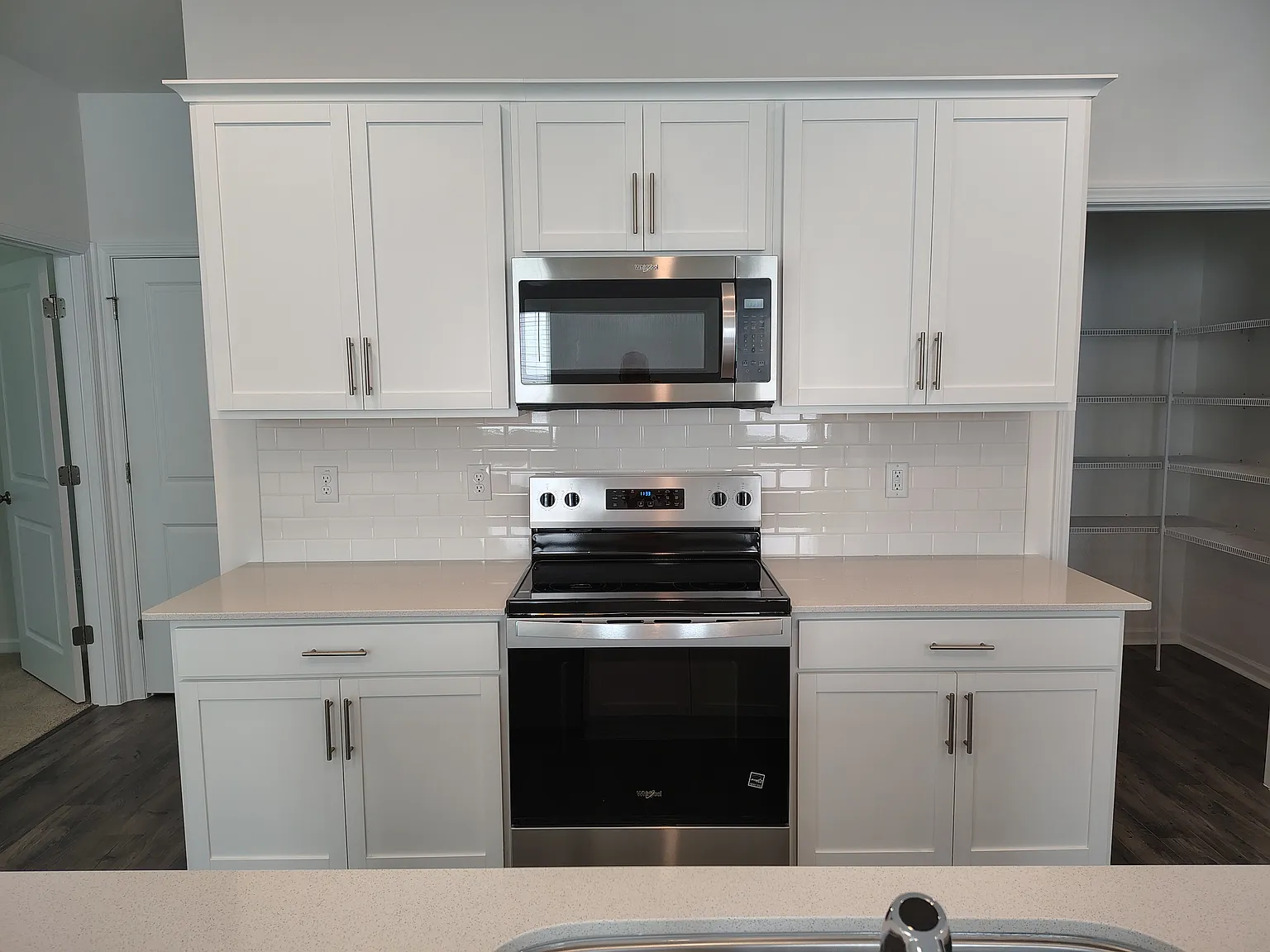 5 bed, 2.5 bath, 2368 sqft, $2,399 — Photo 4