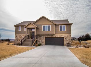 2527 Ardmore Cir, Manhattan, KS 66503