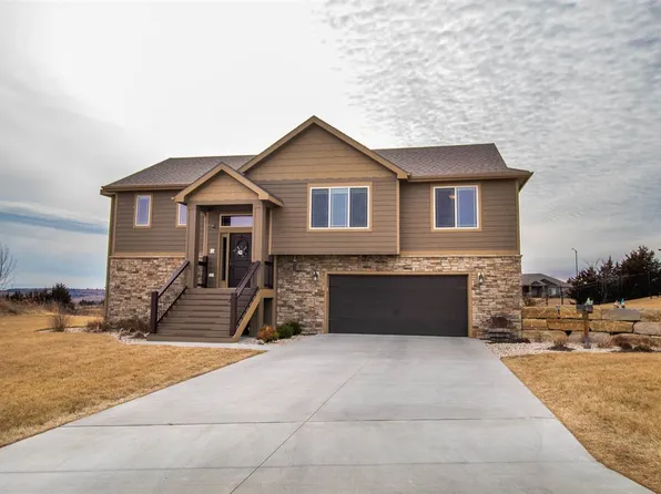 2527 Ardmore Cir, Manhattan, KS 66503