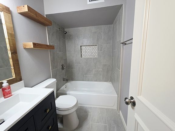4th image of 2722 N Lyons Dr