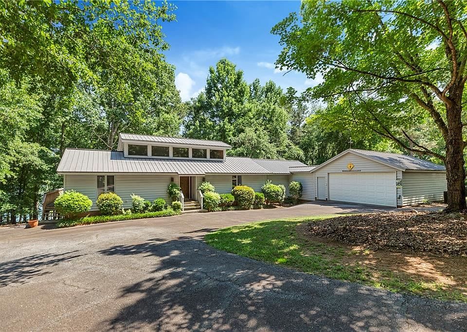 1st image of 204 Paradise Cir