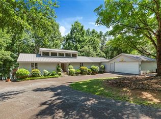 204 Paradise Cir, Townville, SC 29689