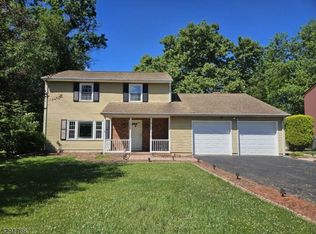 3 Walnut Brook Dr, Flemington, NJ 08822