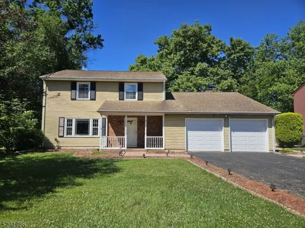 3 Walnut Brook Dr, Flemington Boro, NJ 08822