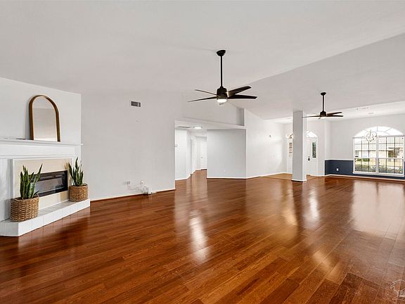 3rd image of 6019 Firefly Dr