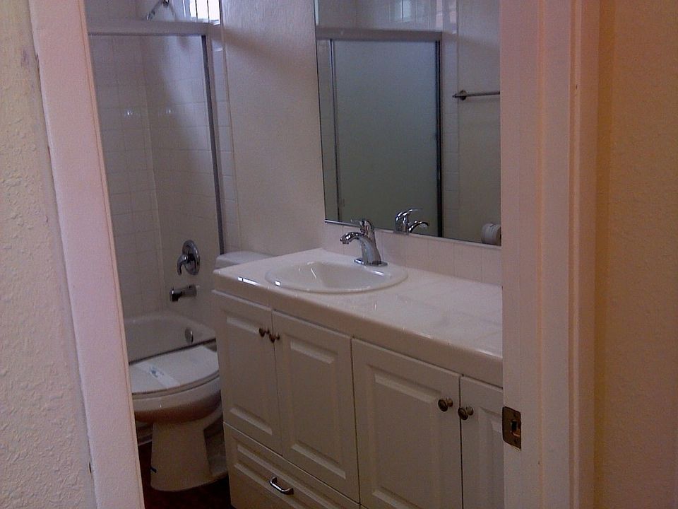 2nd image of 1042 15th St APT 16
