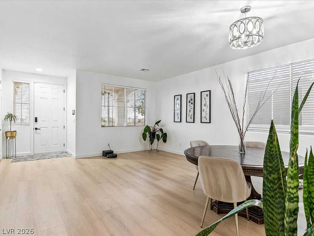 4 bed, 3.0 bath, 2921 sqft, $2,600 — Photo 3