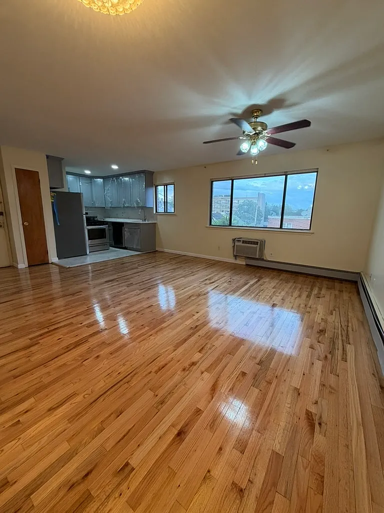 3 bed, $3,100 — Photo 2