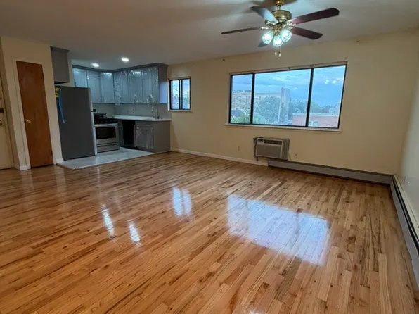 8446 162nd St Floor 2, Jamaica, NY 11432