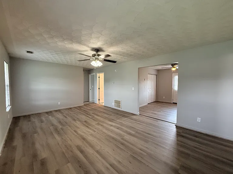 106 Tiffany Ct — Photo 11